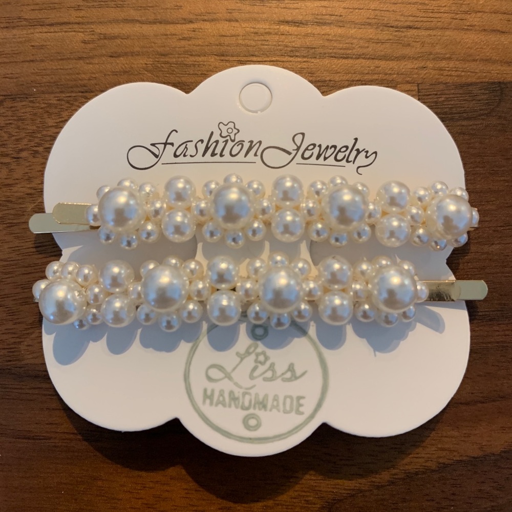 Pearls Hair Clips